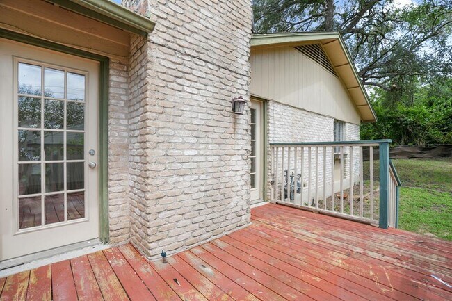 Building Photo - 1404 Valleyridge Cir