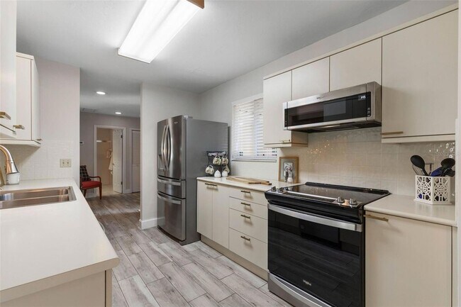 Building Photo - 4 Jasmine Run