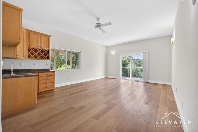 Building Photo - 9400 Chalk Hill Rd