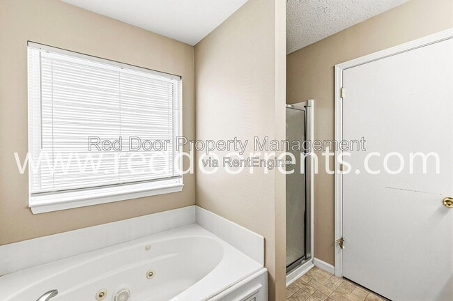 Building Photo - 12419 Deerview Dr