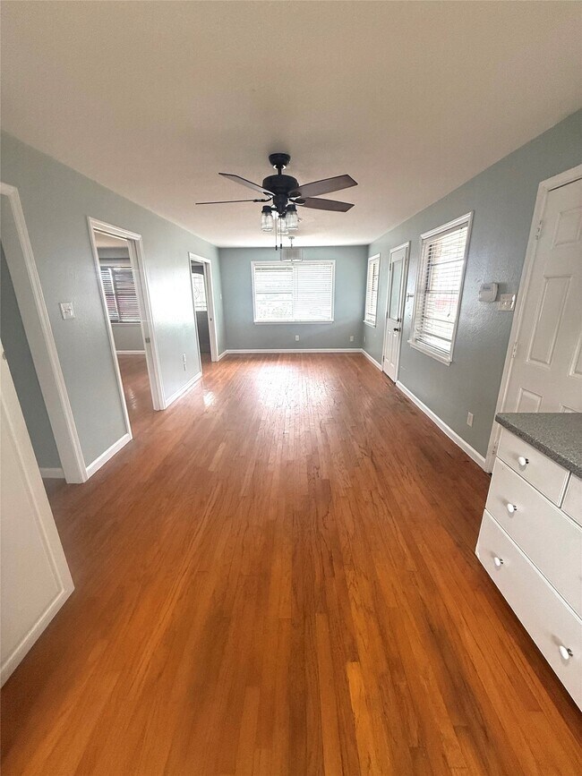 Building Photo - 12 Willow Ln