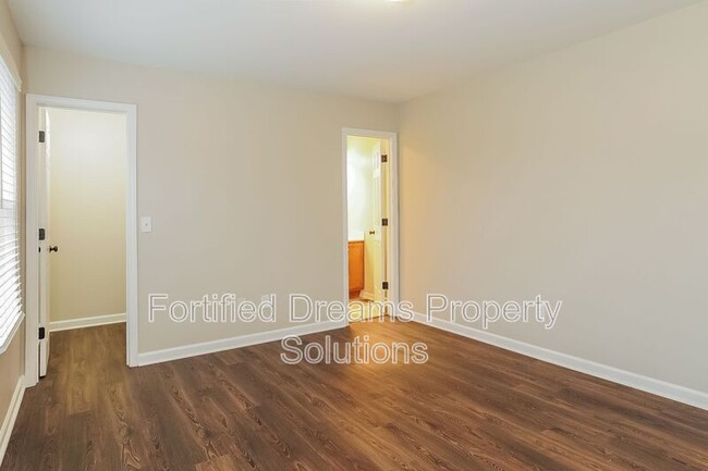 Building Photo - 4127 Bentley Dr