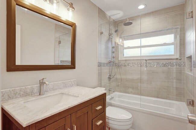 Building Photo - 620 W Palmetto Park Rd