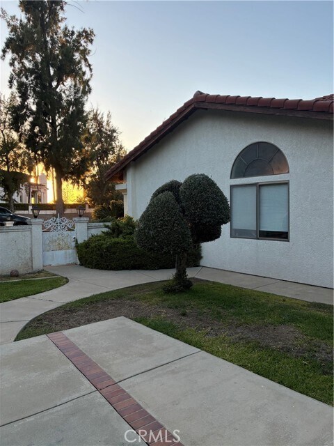 Building Photo - 674 Radbury Pl