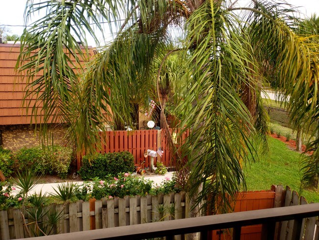 Building Photo - 1440 N Lawnwood Cir