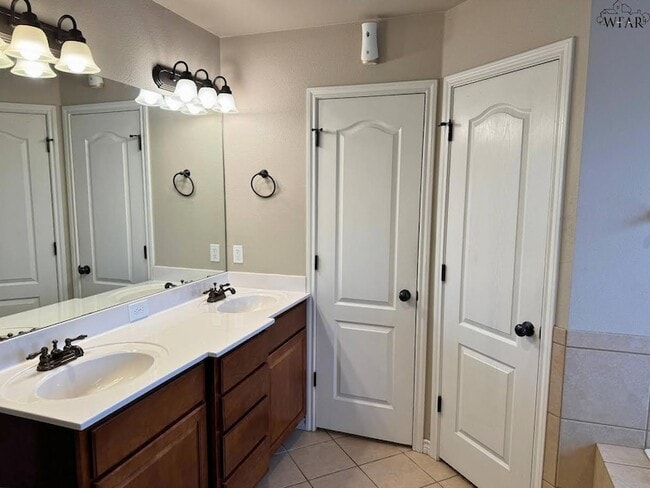 Building Photo - 5037 Cy Young Dr