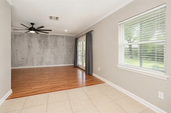 Building Photo - 9531 Weatherwood Dr
