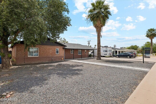 Building Photo - 1731 E Verde Ln
