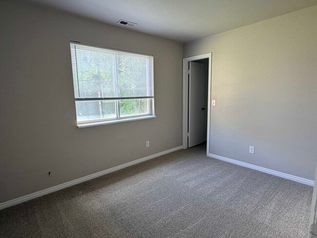 Building Photo - 213 S 1400 W
