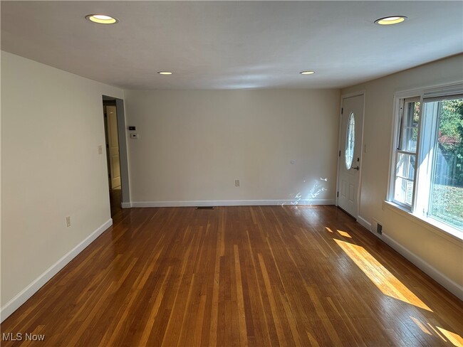 Building Photo - 232 Park Pl