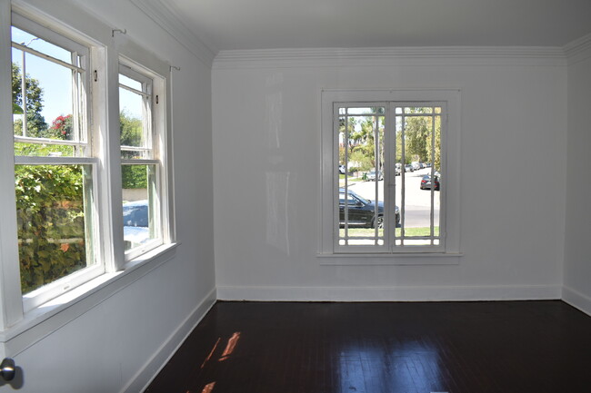 formal dining room or 3rd bedroom - 5428 Edgewood Pl