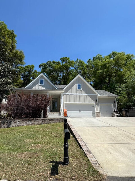 Building Photo - 104208 Bayou Dr