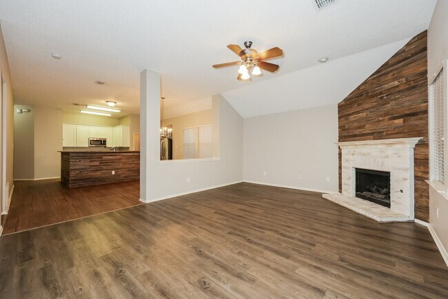 Building Photo - 430 Creekwood Ct