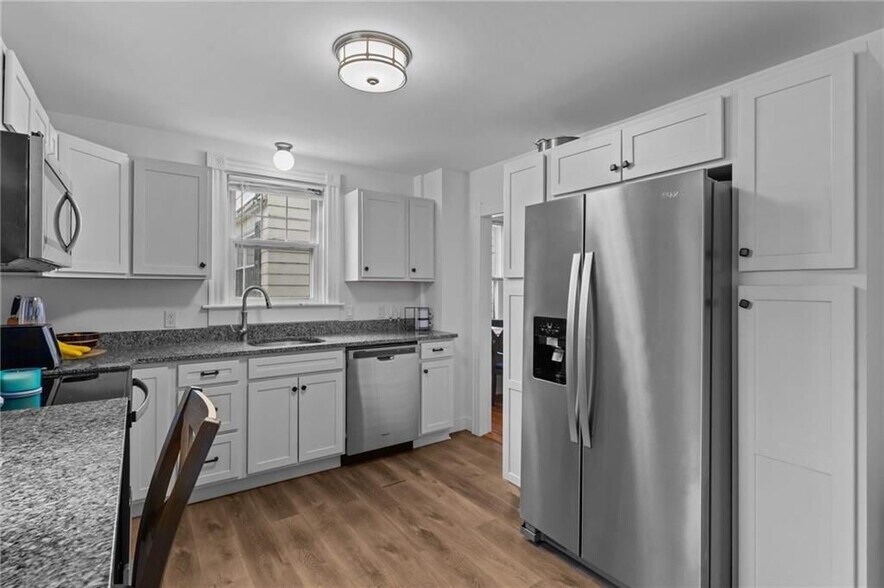 Building Photo - 44 Bedlow Ave