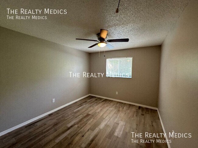 Building Photo - 836 W Rosewood Ln