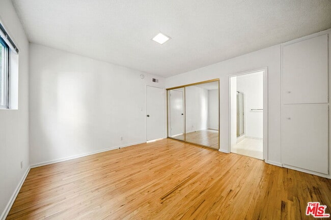 Building Photo - 833 9th St