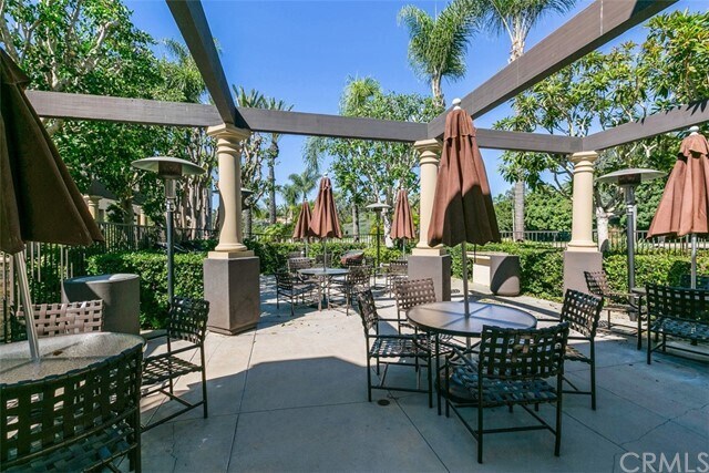 Building Photo - 24 Amarante