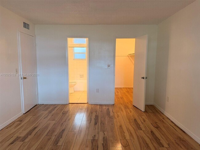Building Photo - 6503 Winfield Blvd