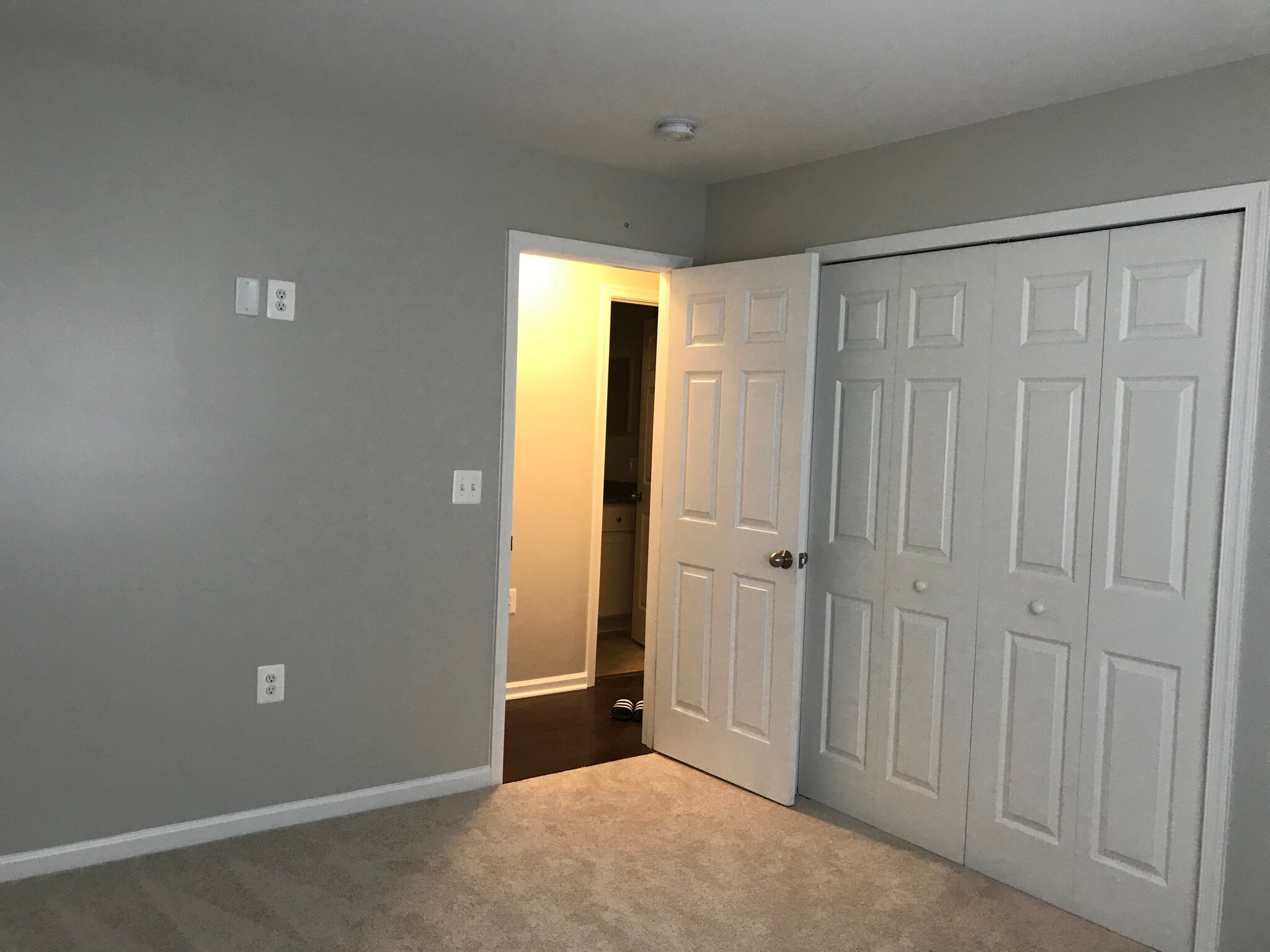 Second Room - 6425 Richmond Hwy