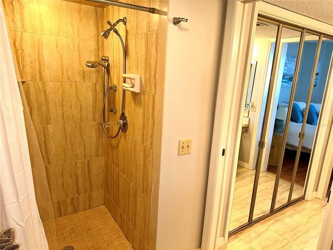 Building Photo - 690 Island Way