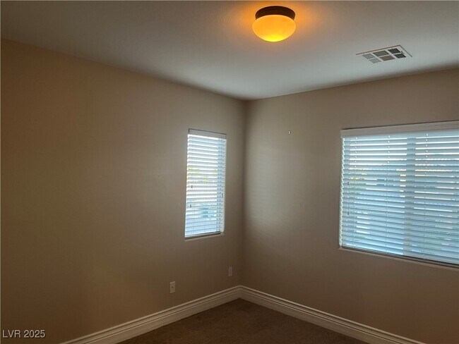 Building Photo - 397 Hidden Hole Dr