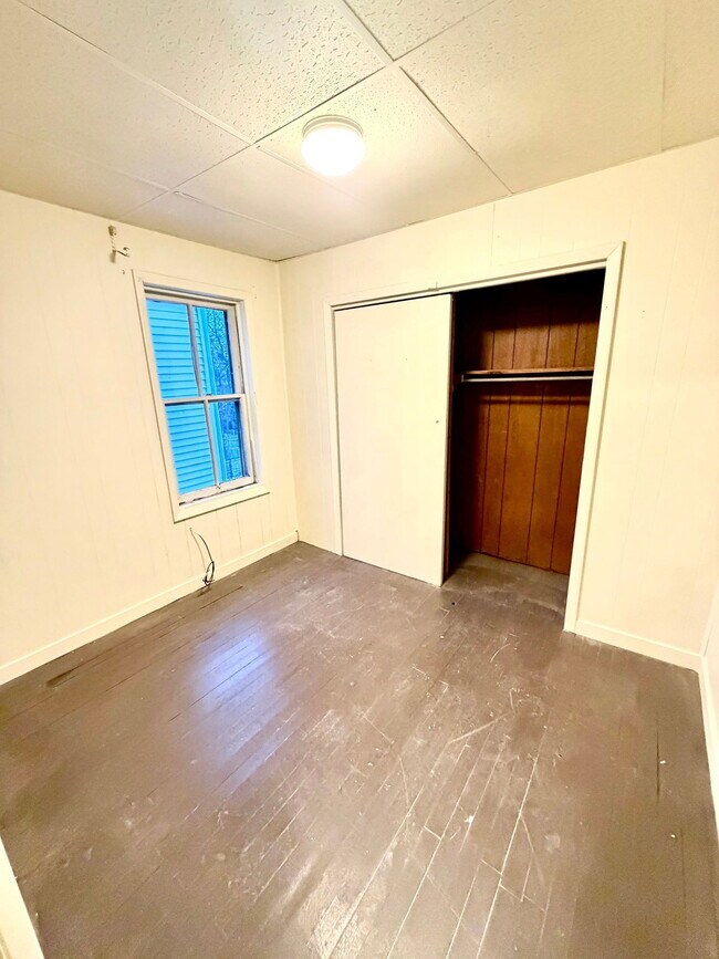 Building Photo - 631 E Madison St