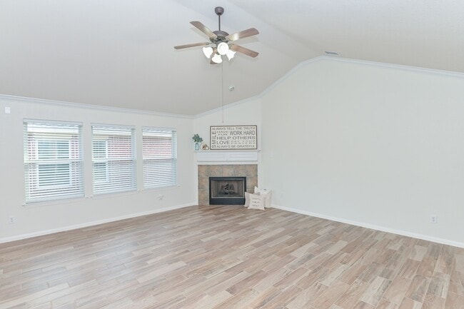 Building Photo - 4022 Mt Everest Way