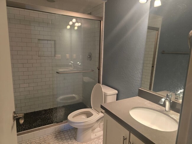 Building Photo - Beautiful Property with Contemporary Flair