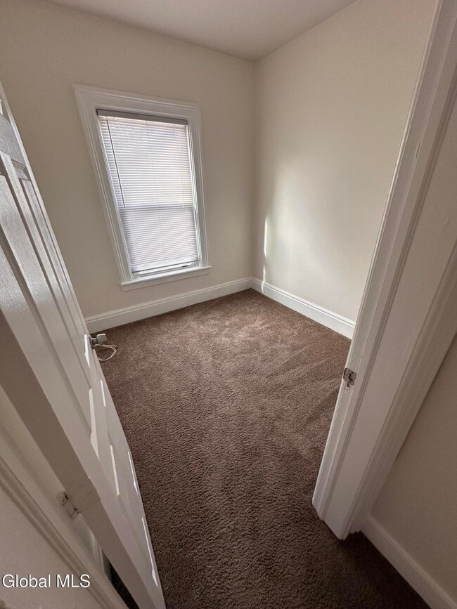 Building Photo - 425 6th Ave