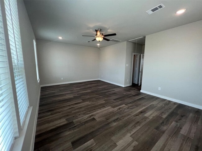 Building Photo - 313 N Centro Cir