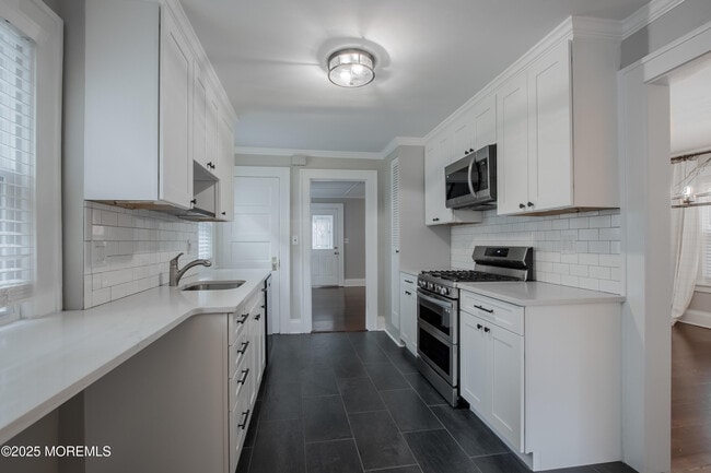 Building Photo - 34 Elm Pl