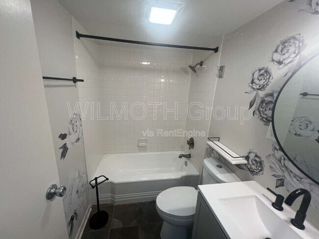 Building Photo - 3965 N Meridian St