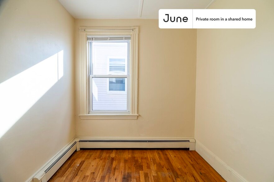 Building Photo - Room in Shared 4 bed/1 bath home