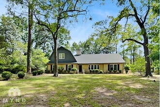 Building Photo - 127 Forest Hills Dr
