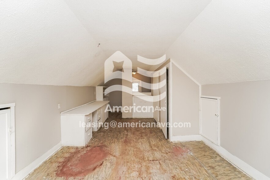 Building Photo - 1065 Murray Ave