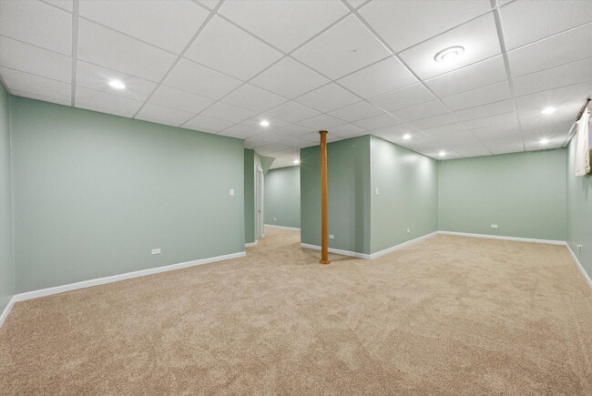 Building Photo - Stunning Mundelein Home on a Quiet Cul-de-Sac with Pond Views