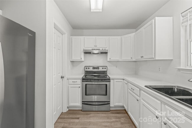 Building Photo - 8818 Sharonbrook Dr
