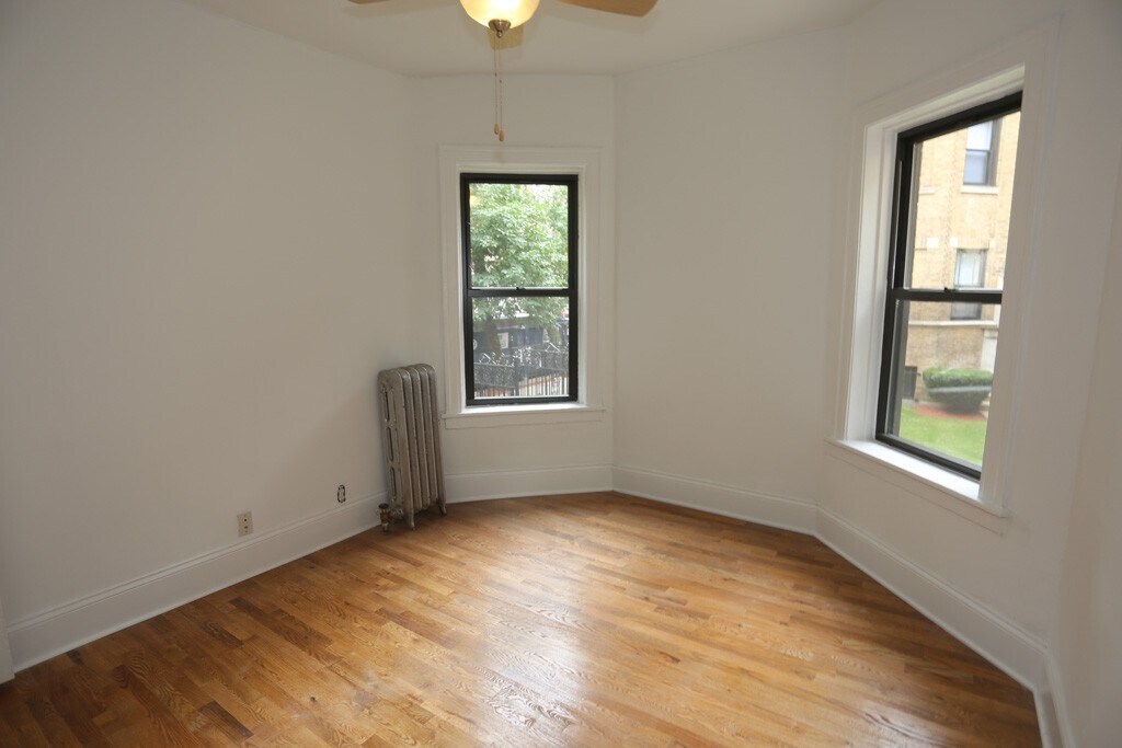 Building Photo - 622 W Stratford