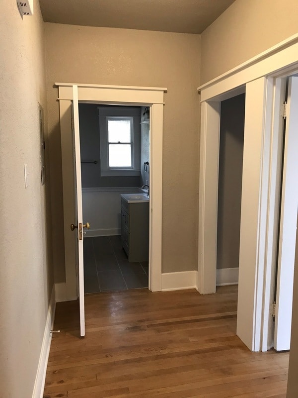 Building Photo - 1323 10th Ave