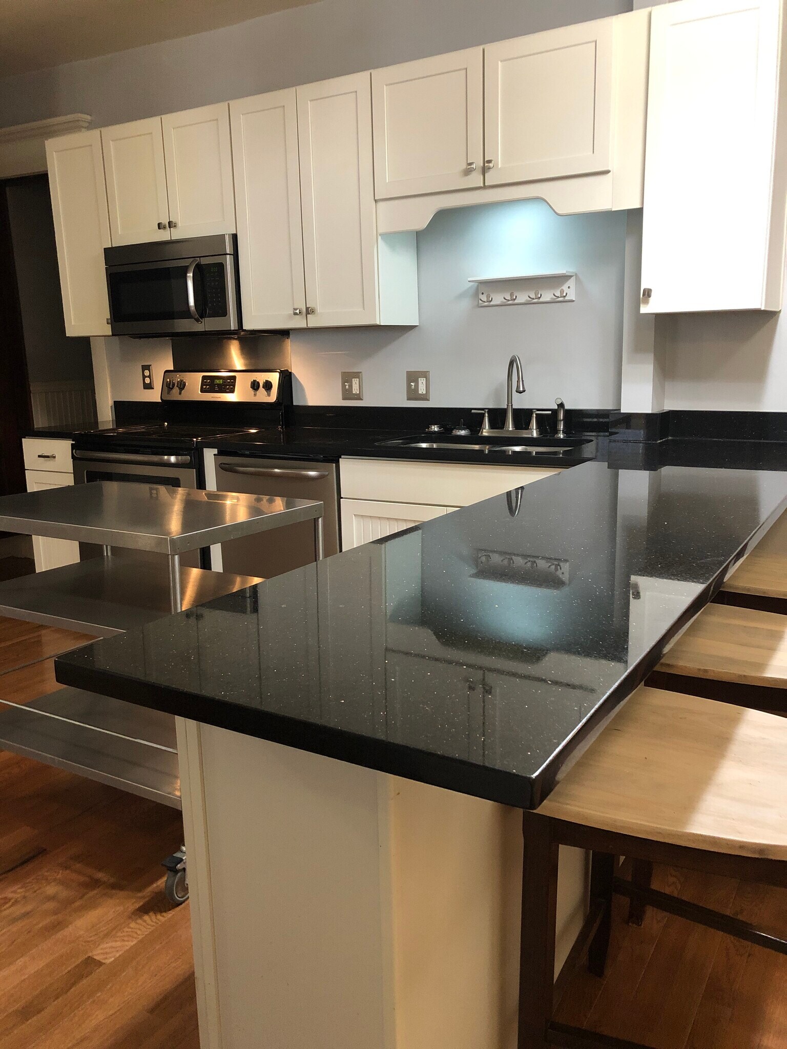 VERY LARGE KITCHEN - 1145 Jaeger St