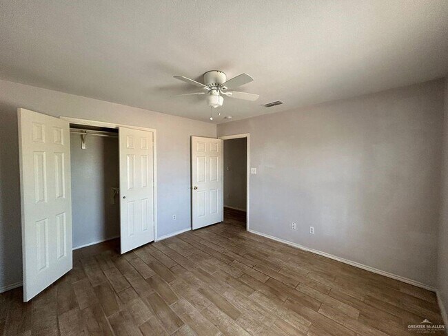 Building Photo - 10 Stardust Ln