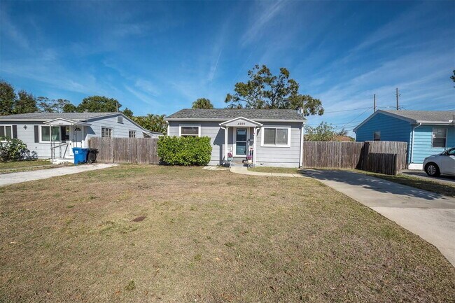 Building Photo - 4929 36th Ave N