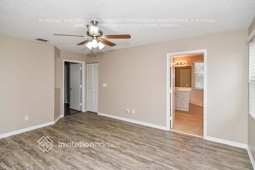 Building Photo - 450 SW 182nd Way