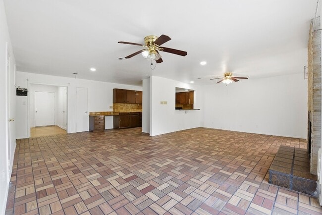 Building Photo - 7138 Mobud Dr