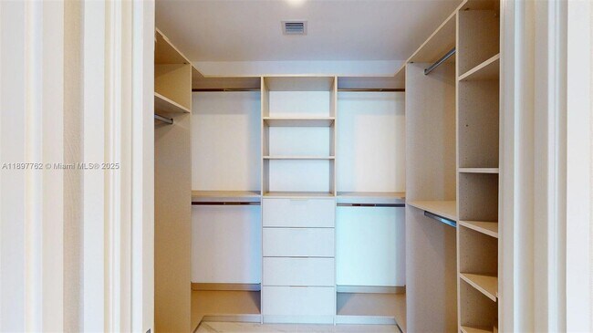 Building Photo - 700 NE 24th St