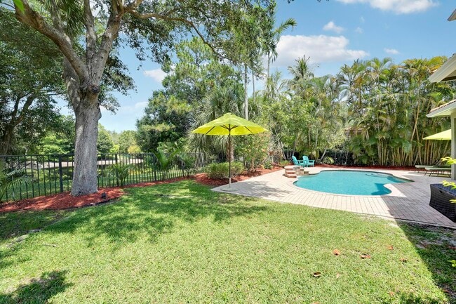 Building Photo - 127 Via Castilla