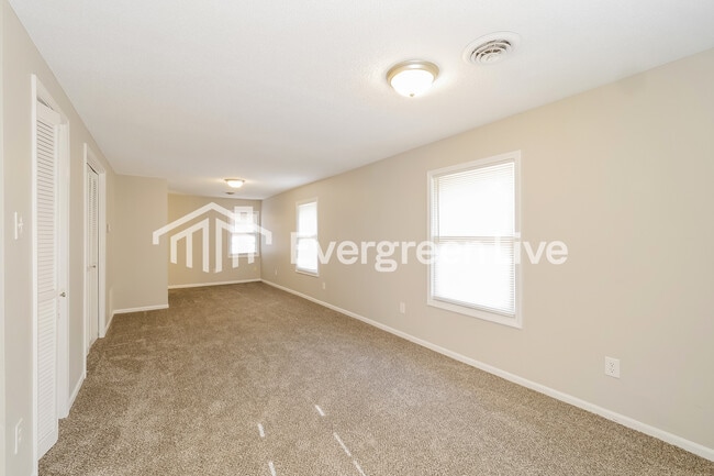 Building Photo - 3126 S Maywood Ave