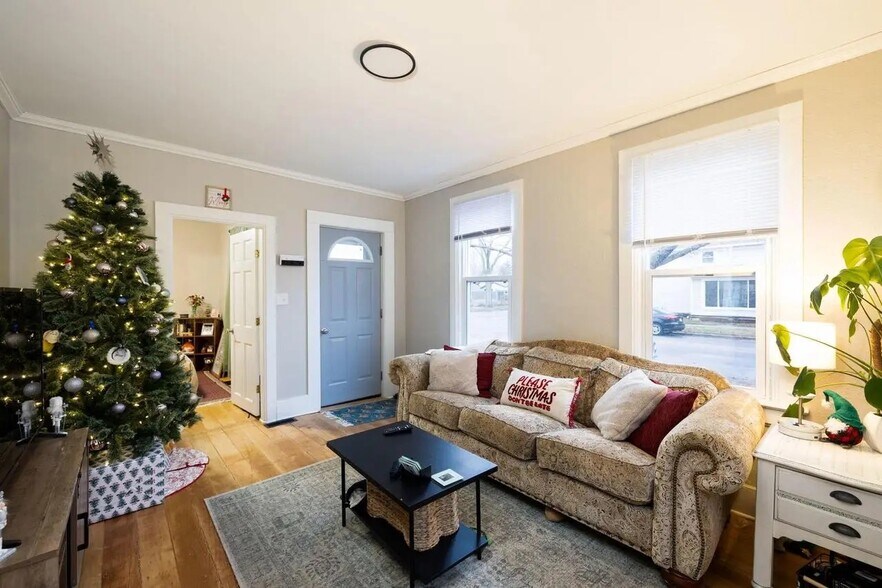 Building Photo - 1204 5th Ave S