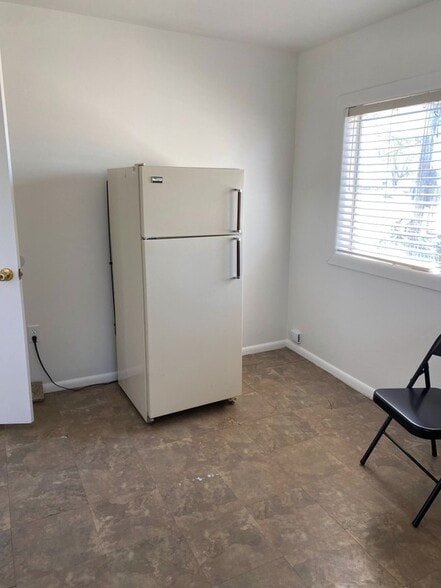 Building Photo - 380 N 200 W