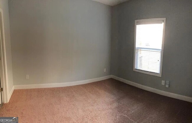 Building Photo - 1350 Binghampton Cir